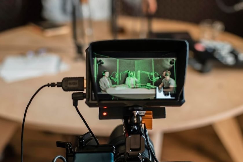 camera-filming_23-2148802306